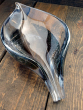 Load image into Gallery viewer, Self Draining Leaf Soap Dish