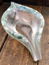 Load image into Gallery viewer, Self Draining Leaf Soap Dish